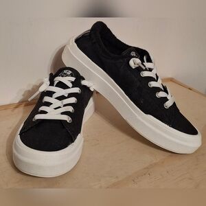 Roxy Black and White Casual Shoes
